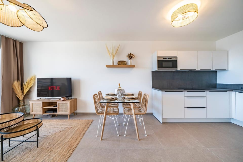 TV and multimedia, Kitchen or kitchenette, Dining area, minibar, stove