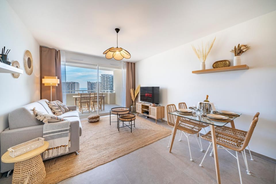 TV and multimedia, Living room, Dining area