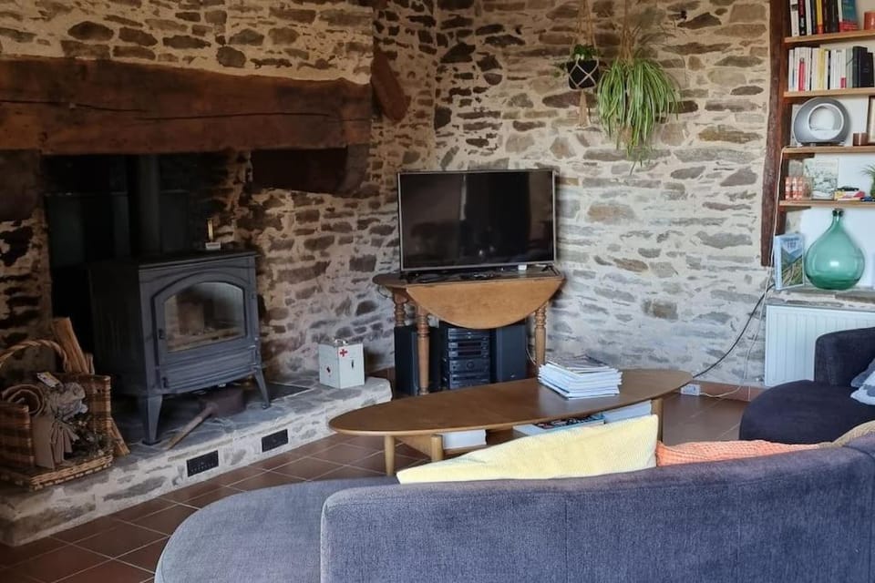 TV and multimedia, Living room, Seating area, flat iron