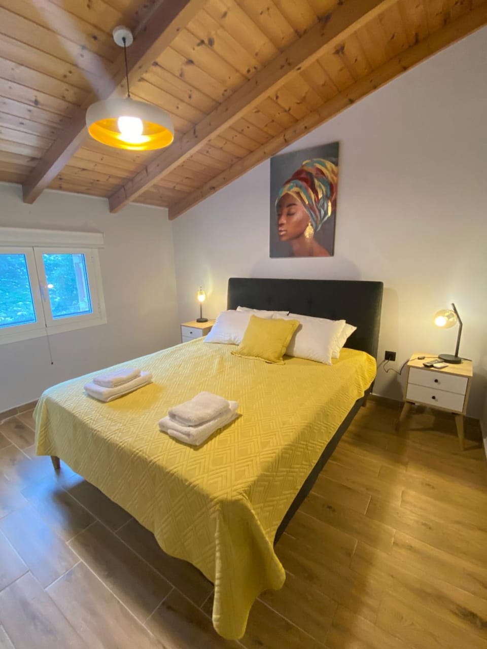 Photo of the whole room, Bedroom