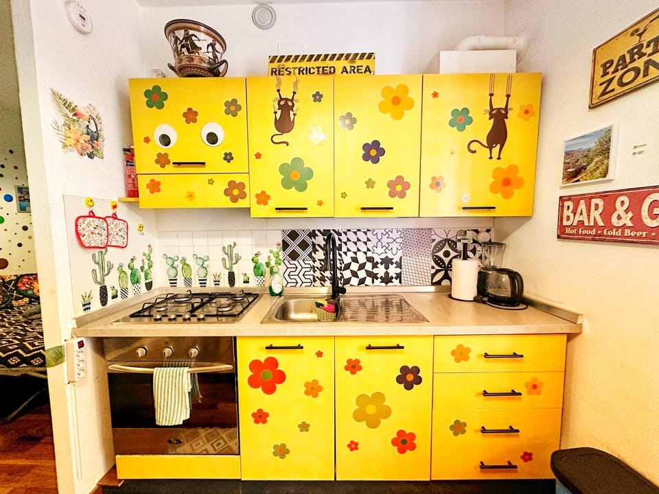 Kitchen or kitchenette, stove