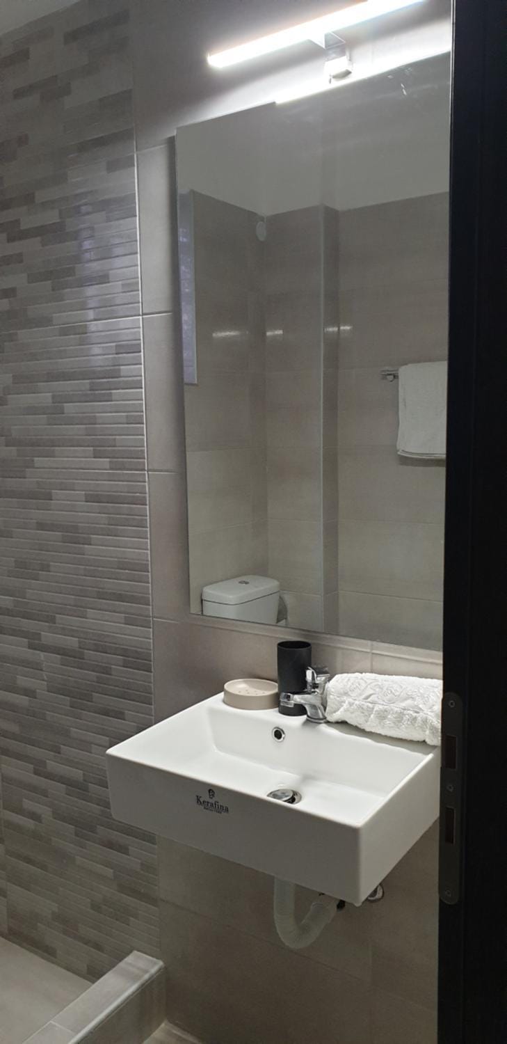 AYRA ROOMS ALIVERI Apartment hotel in Euboea