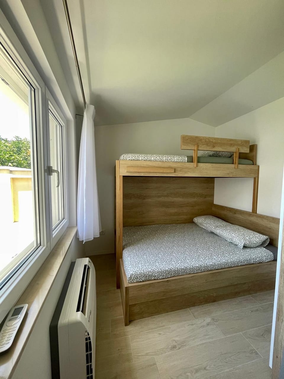Bed, Photo of the whole room, Bedroom, air conditioner