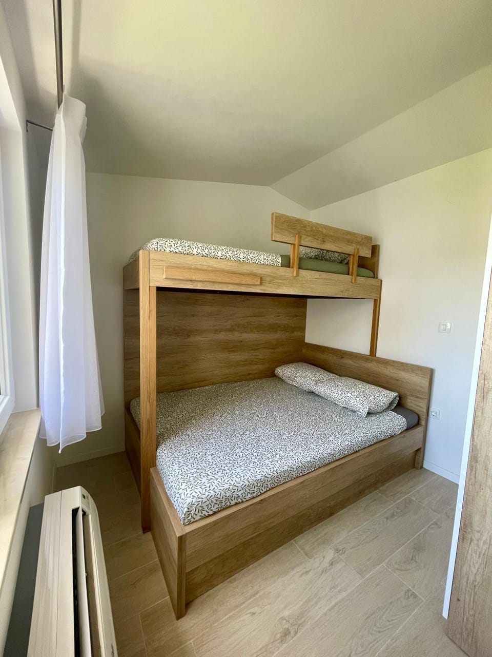 Bedroom, air conditioner