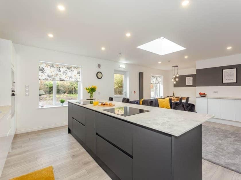 Kitchen or kitchenette, minibar, pet friendly, stove