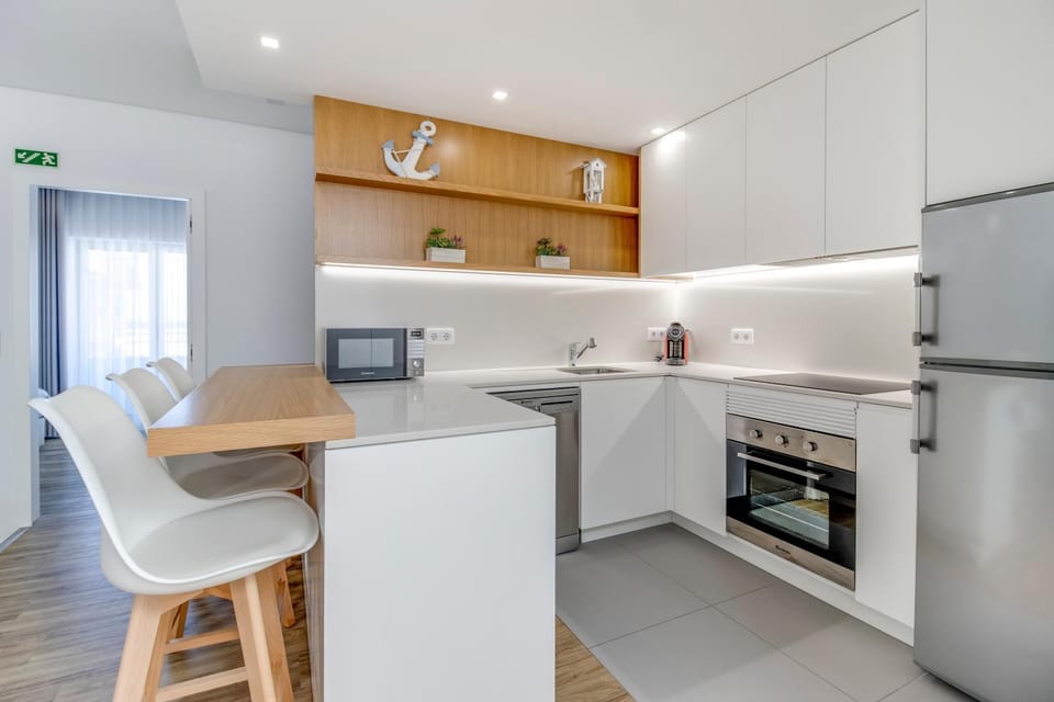 Kitchen or kitchenette, Dining area, dishwasher, minibar, pet friendly, stove