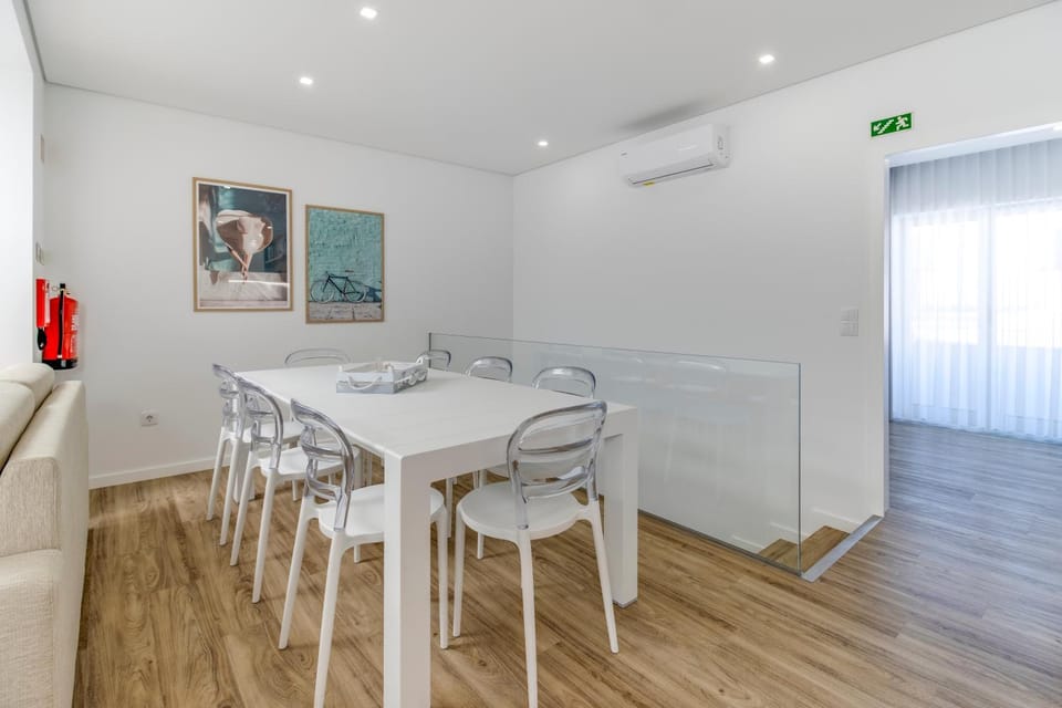 Living room, Seating area, Dining area, air conditioner