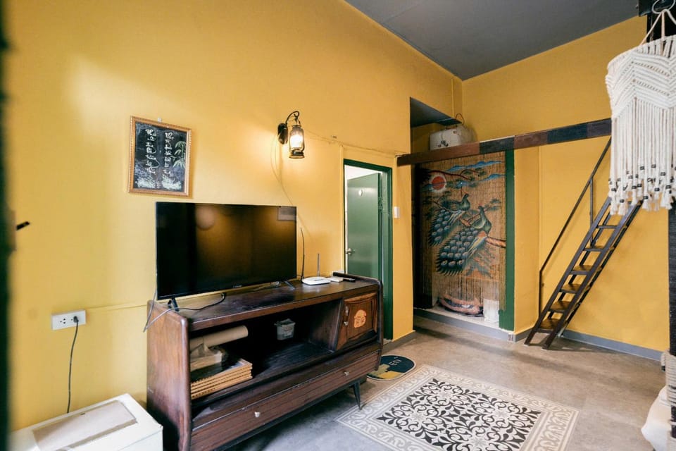 Stay&Chill - S.5 - Nostalgic studio near Bui Vien Apartment in Ho Chi Minh City