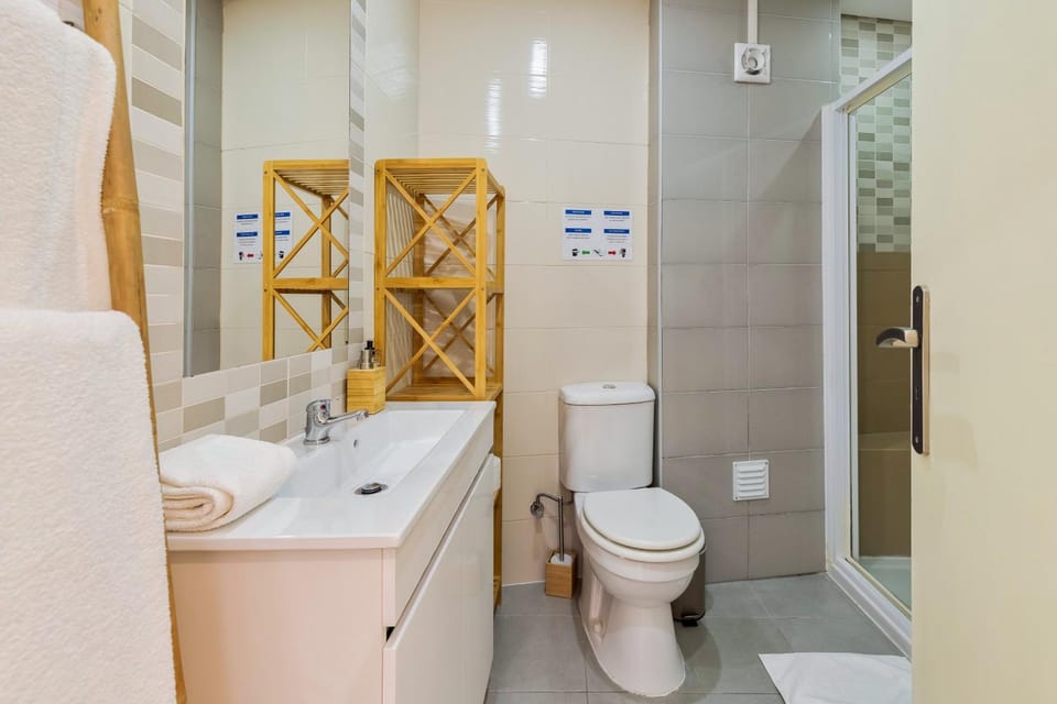 Shower, Bathroom, towels
