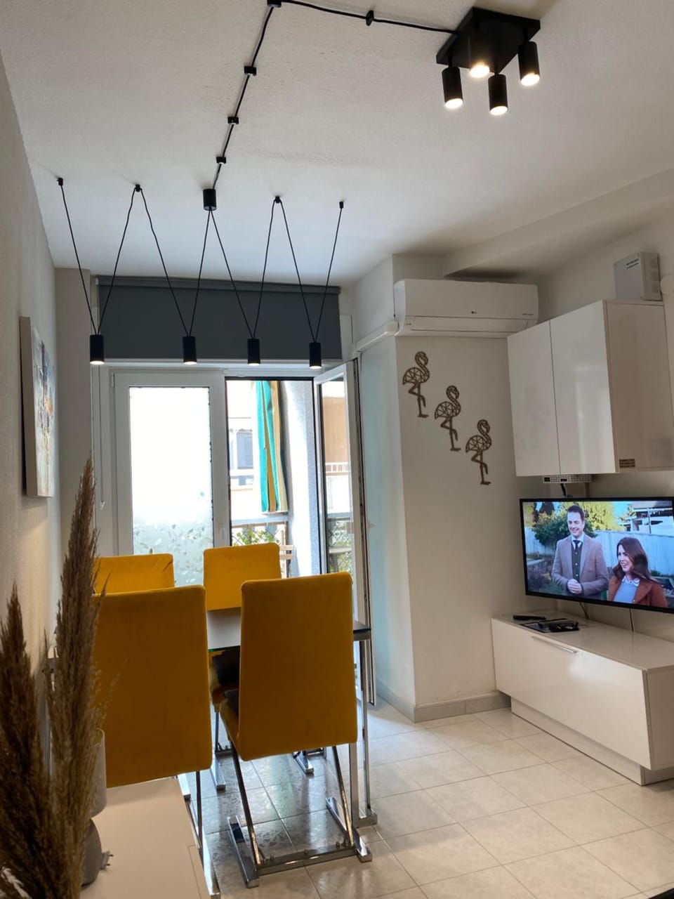 Communal lounge/ TV room, Balcony/Terrace, Living room