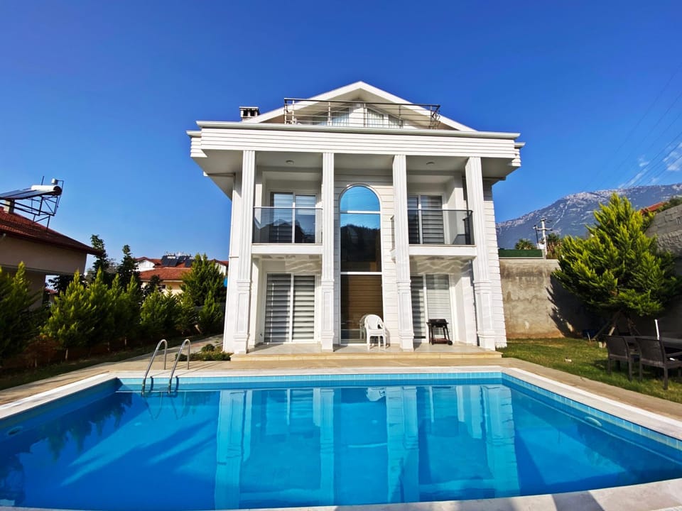 Patio, BBQ facilities, Swimming pool, Swimming pool, sunbed