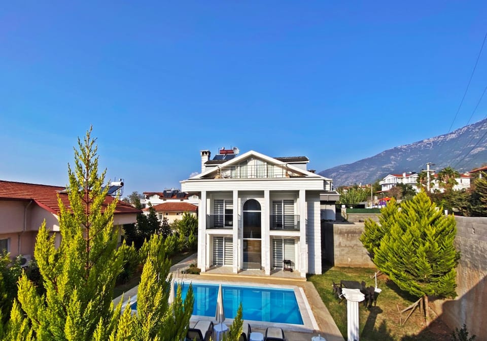Garden, Seating area, Mountain view, Swimming pool, sunbed