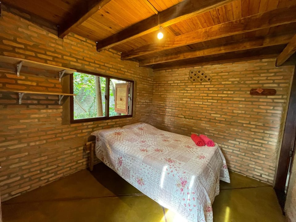 Suíte aconchegante Chalé do cerrado na Villa de São Jorge, venha viver essa experiência!! Bed and Breakfast in São Jorge