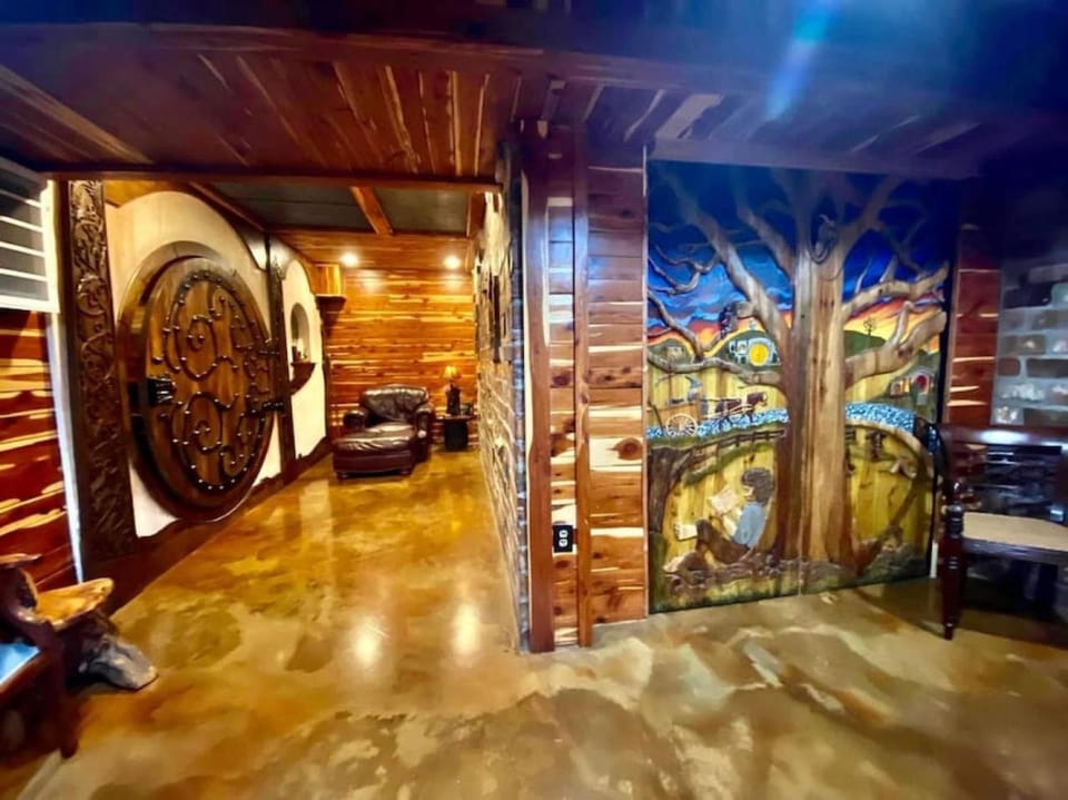 The Hobbit House, Fantasy comes Home! Apartment in Russellville