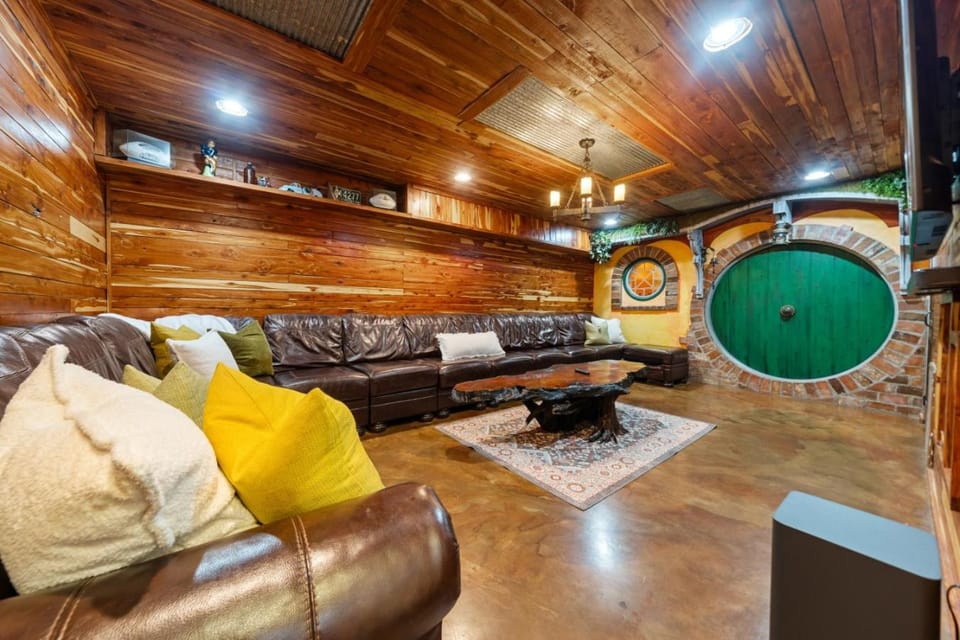 The Hobbit House, Fantasy comes Home! Apartment in Russellville