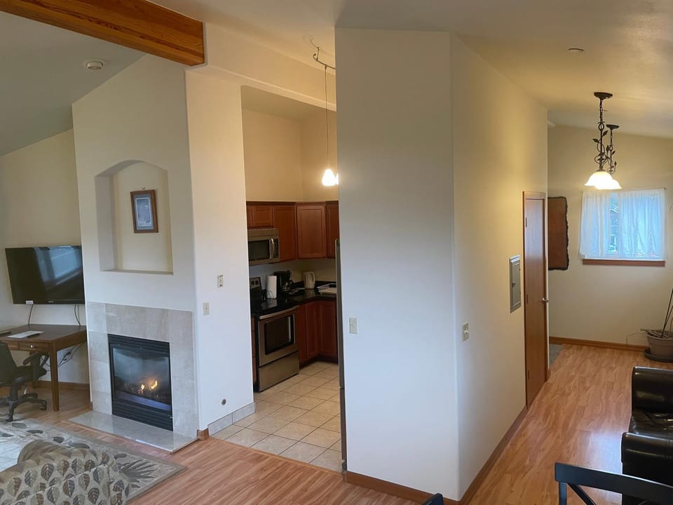 TV and multimedia, Evening entertainment, flat iron