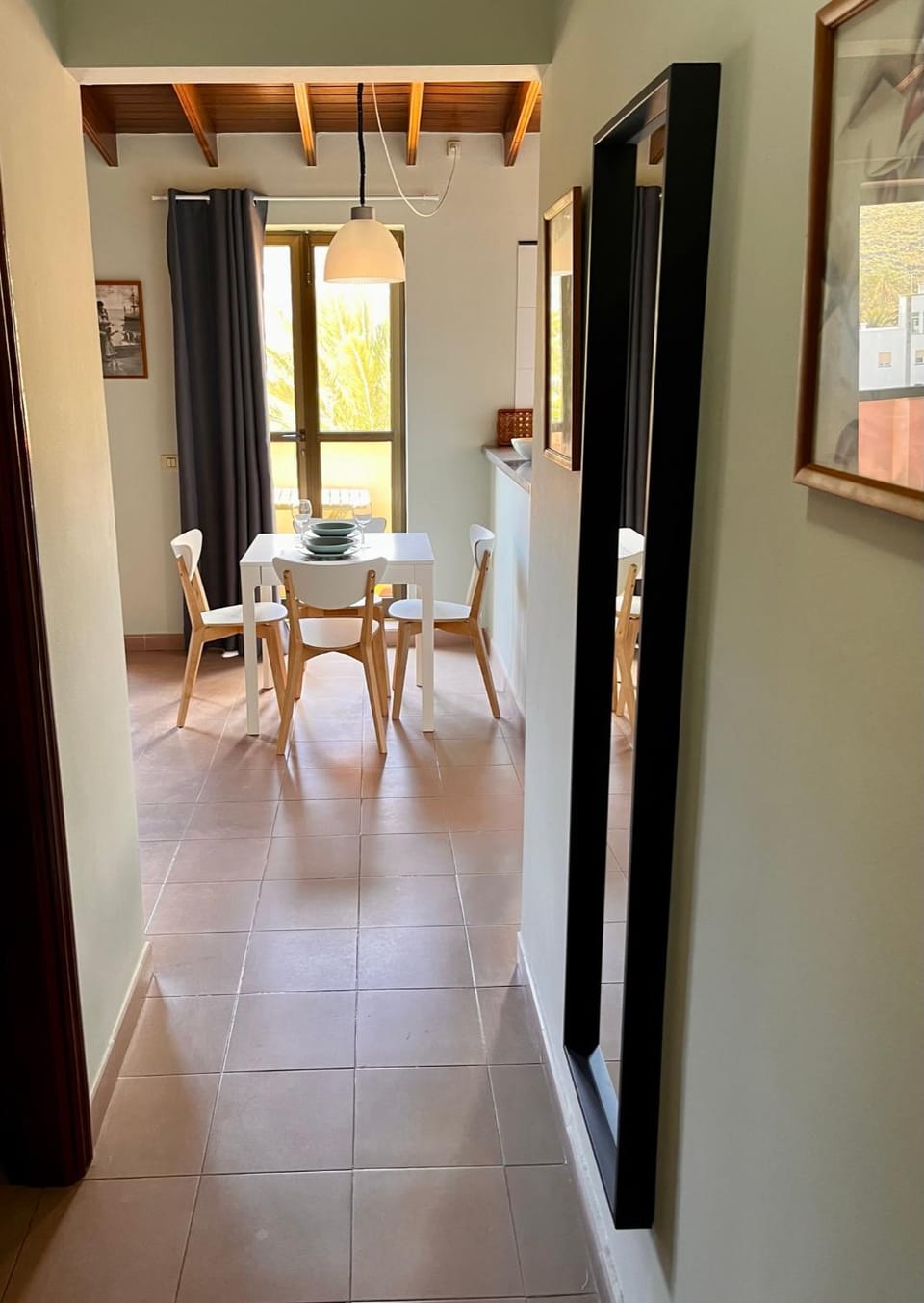 Seating area, Dining area