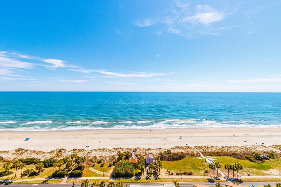 Oceanfront 1 bedroom King suite- Ocean Forest Plaza 1911 House in Myrtle Beach