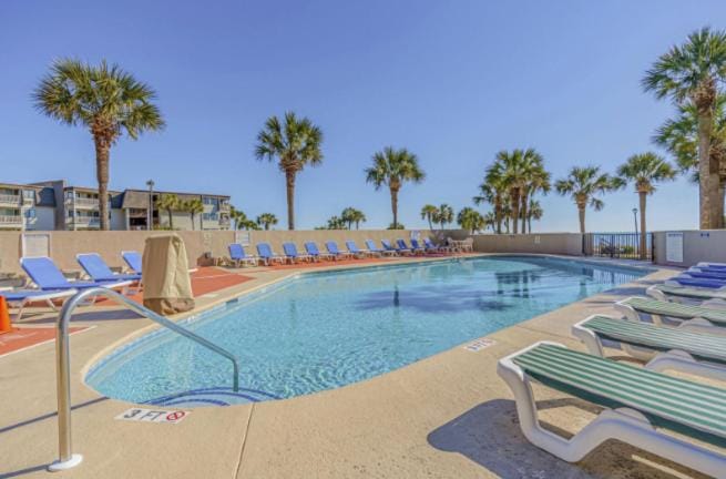 Oceanfront 1 bedroom King suite- Ocean Forest Plaza 1911 House in Myrtle Beach