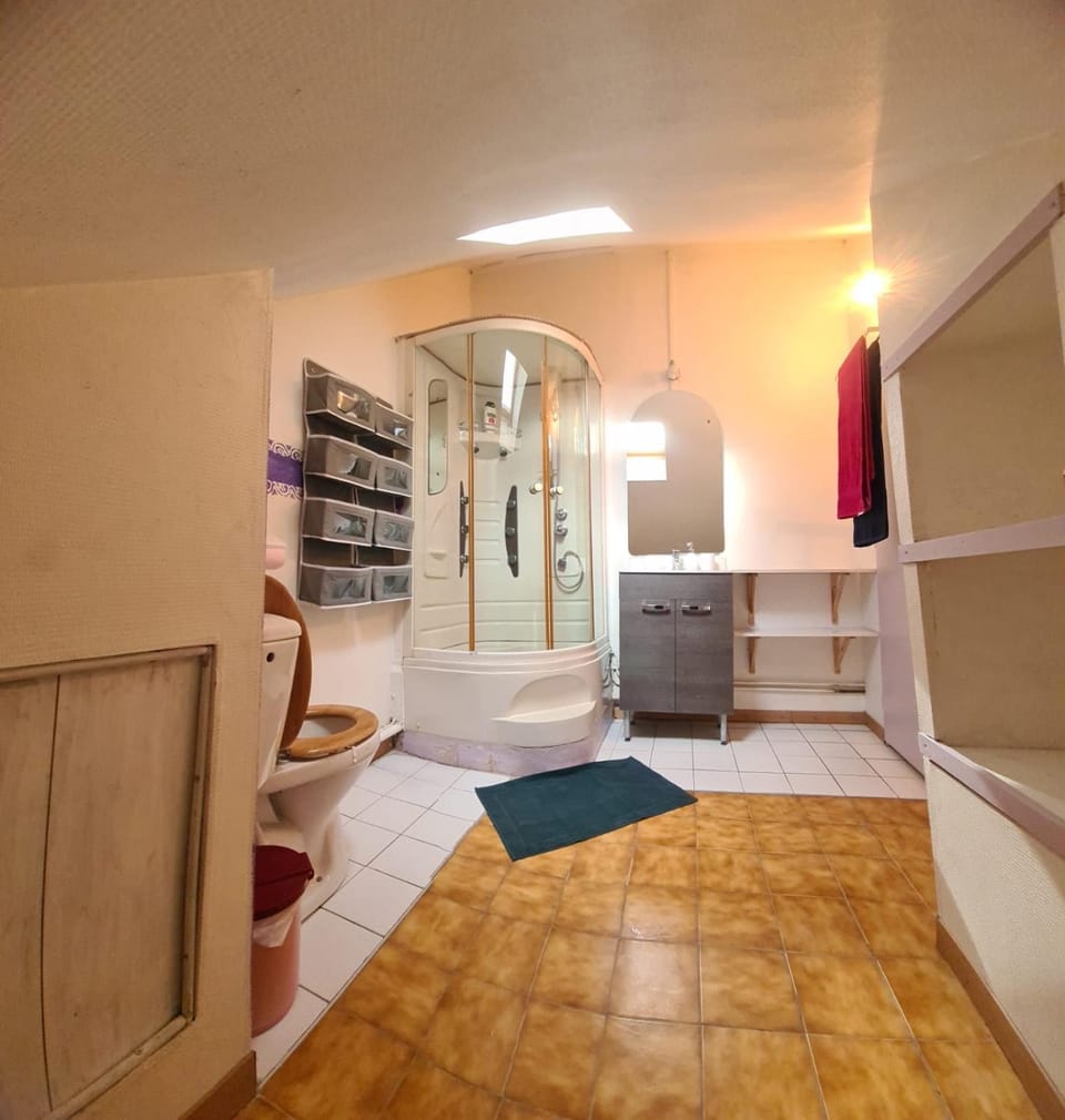 Shower, Bathroom, towels