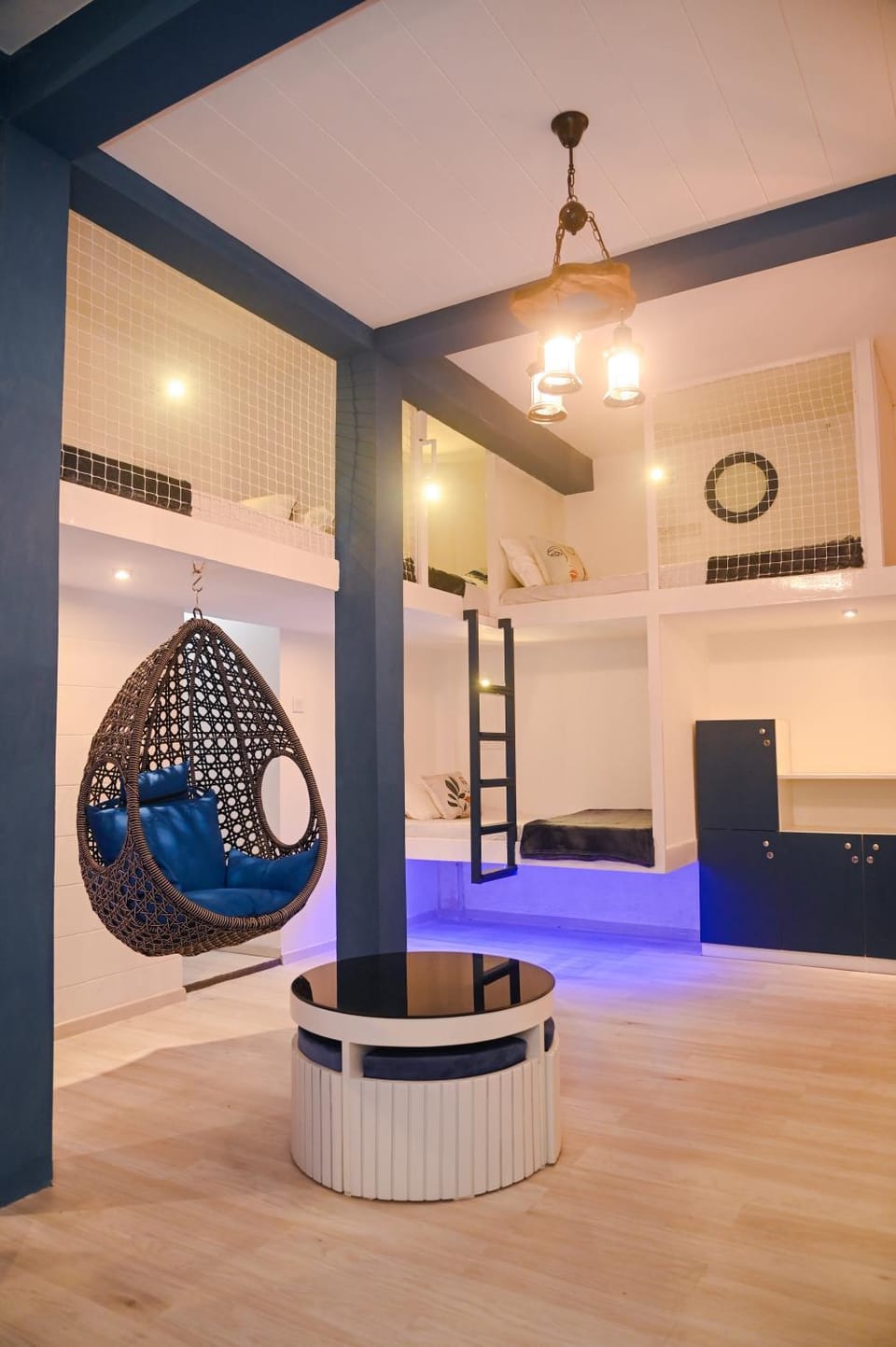 Bed, Photo of the whole room, Seating area