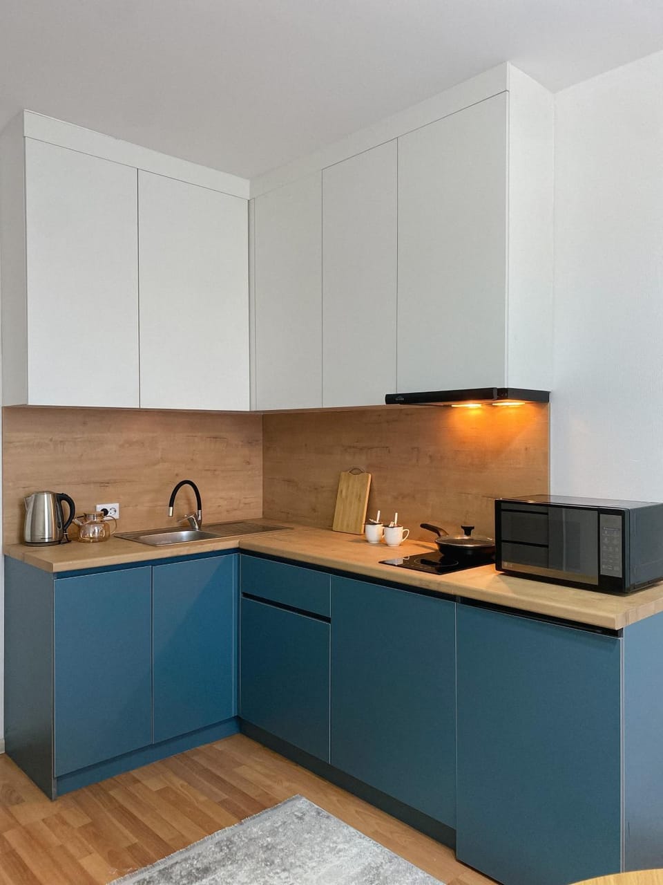 Coffee/tea facilities, Kitchen or kitchenette, minibar, stove