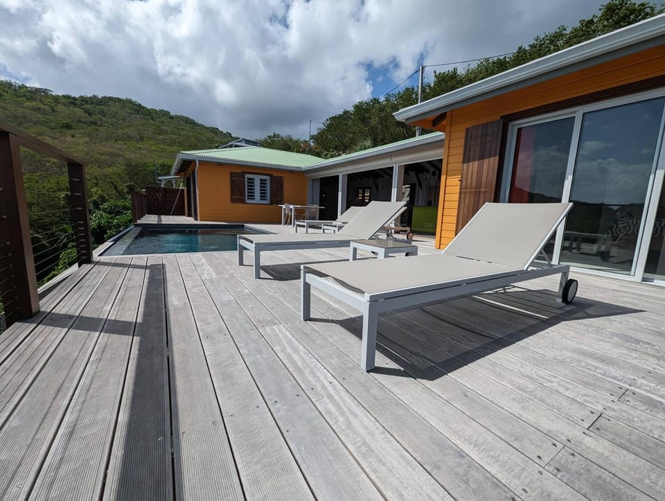 Patio, Swimming pool, sunbed
