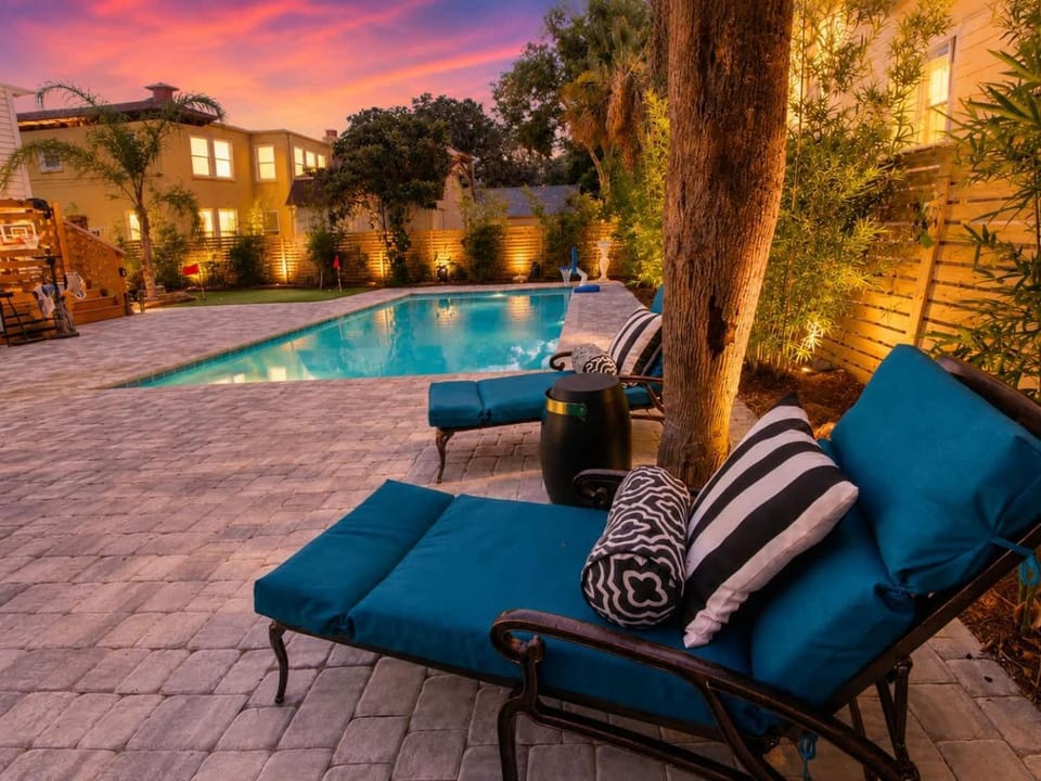 The Gatsby Mansion Heated Pool Heart of Town House in Saint Augustine