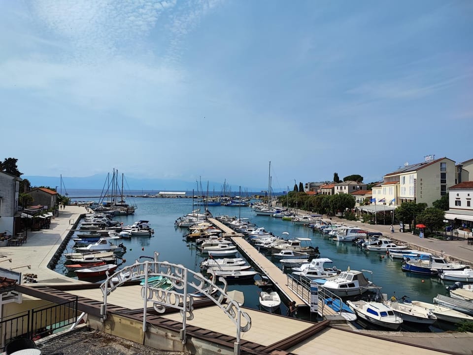 City view, Sea view