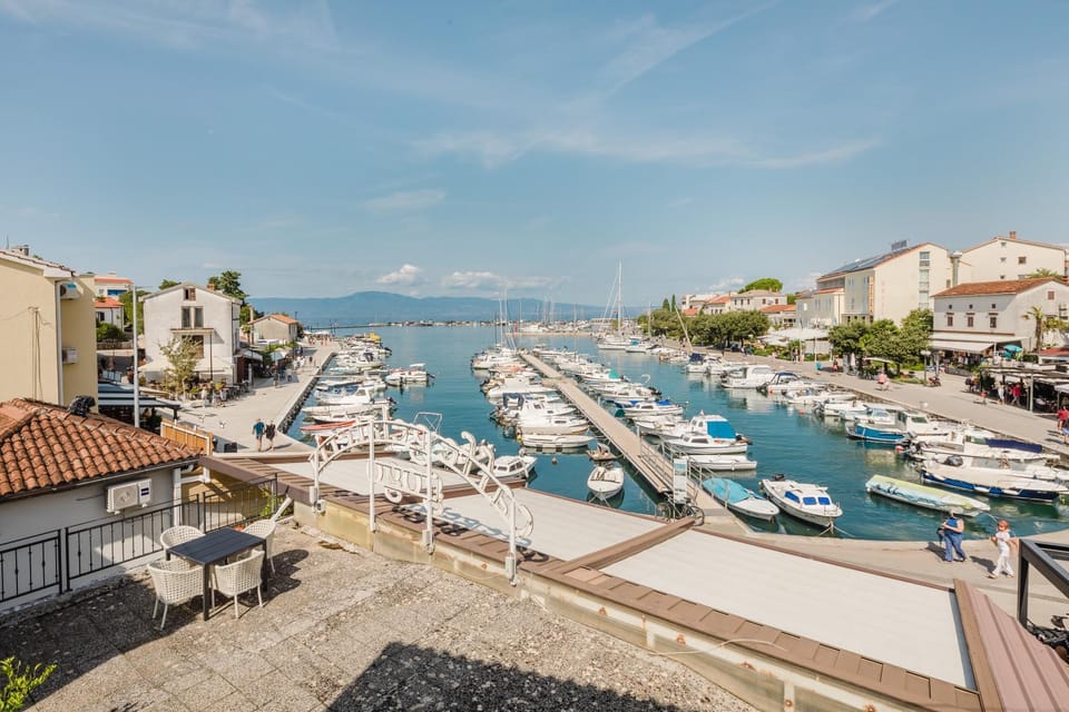 City view, Sea view