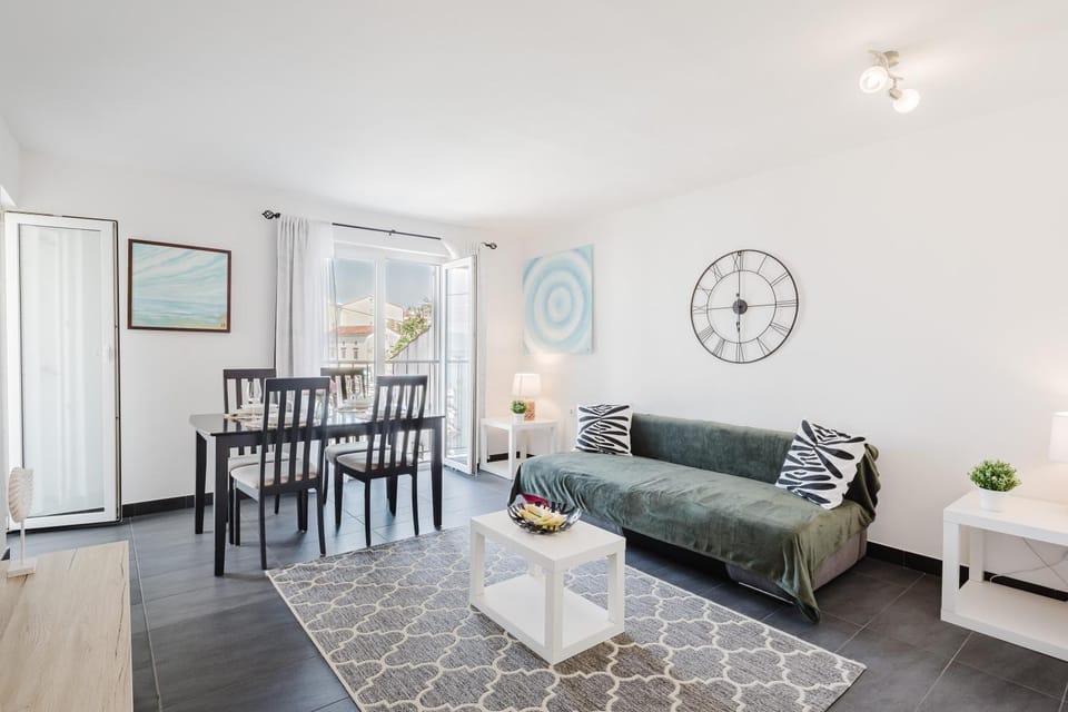 Balcony/Terrace, Living room, Photo of the whole room, Seating area, Dining area, Sea view