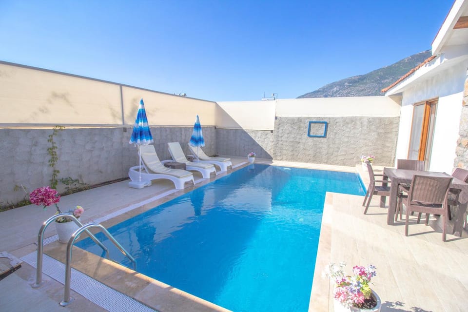 Patio, Dining area, Swimming pool, Swimming pool, sunbed