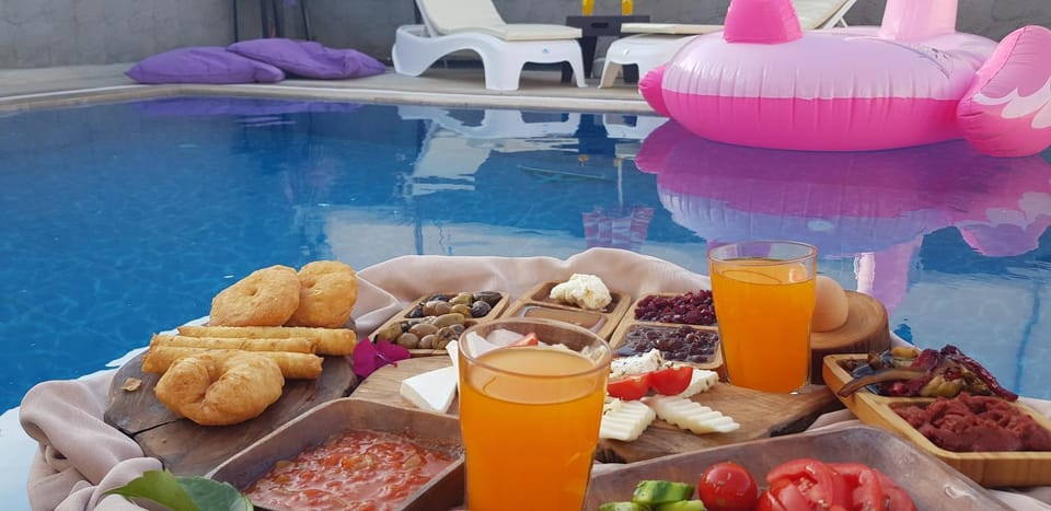 Food and drinks, Swimming pool, Continental breakfast