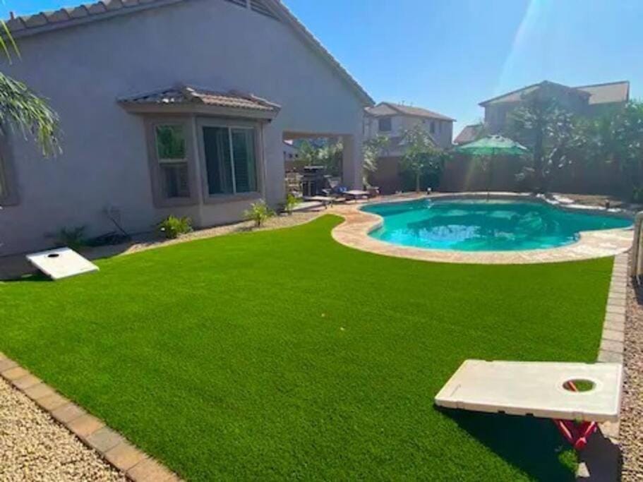 AZ Sun Palm Retreat w/optional Private Heated Pool House in Surprise