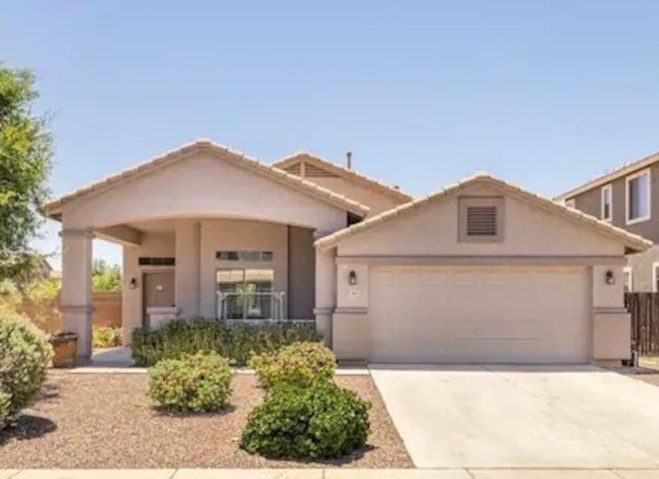 AZ Sun Palm Retreat w/optional Private Heated Pool House in Surprise