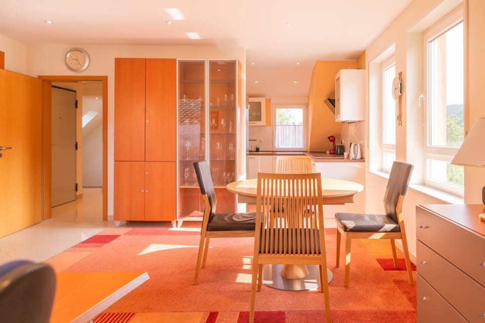 Living room, Seating area, Dining area, Landmark view, Mountain view