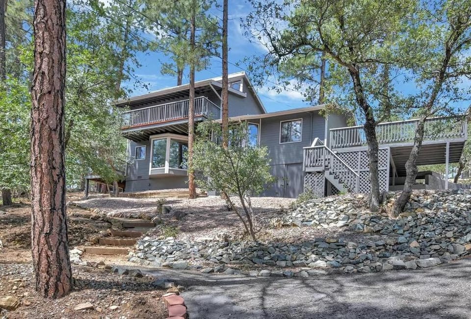 Mountain Cabin Retreat in the Pines Cabin in Prescott