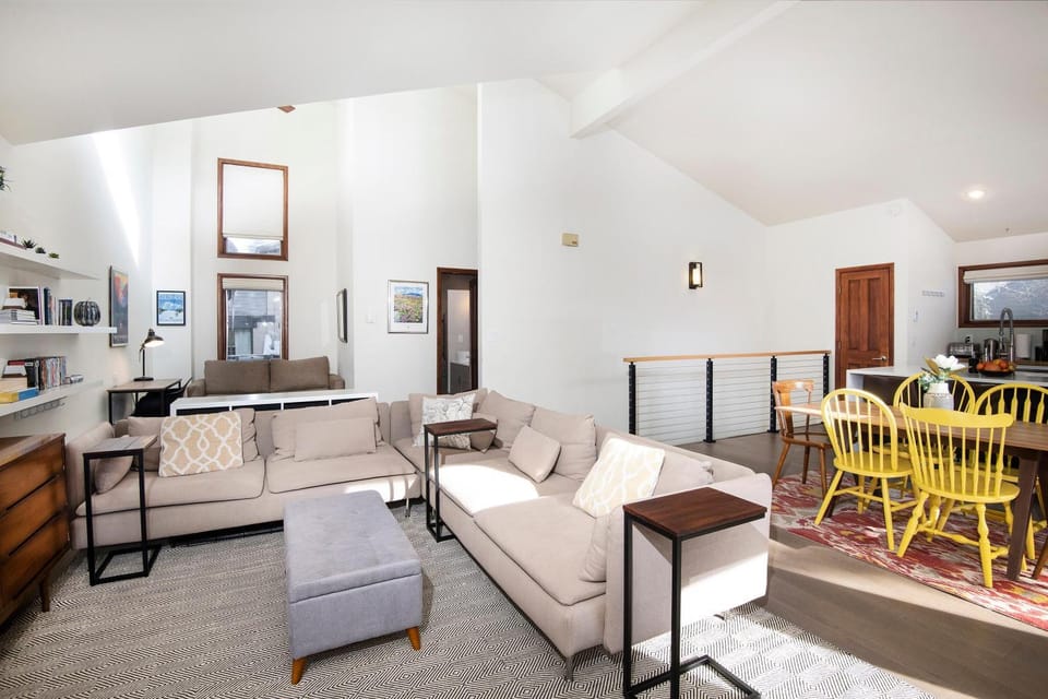 233 Larkspur Duplex - Unit B House in Eagle County