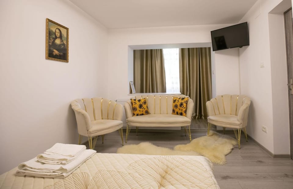 Golden Mountain Flat- ADULTS ONLY Apartment in Romania