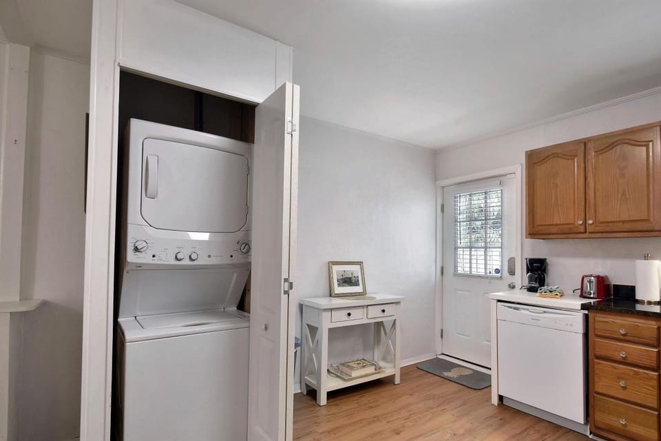 1058 Sherman Avenue House in Saint Simons Island