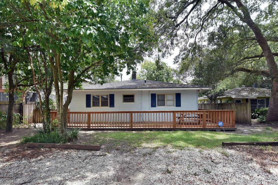 1058 Sherman Avenue House in Saint Simons Island