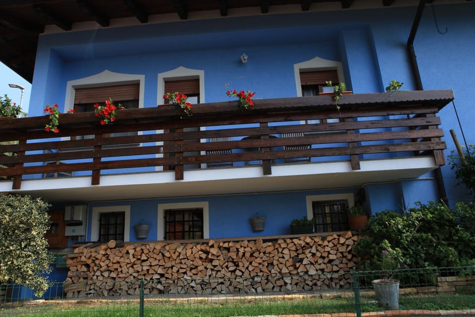 Property building, Day, Balcony/Terrace