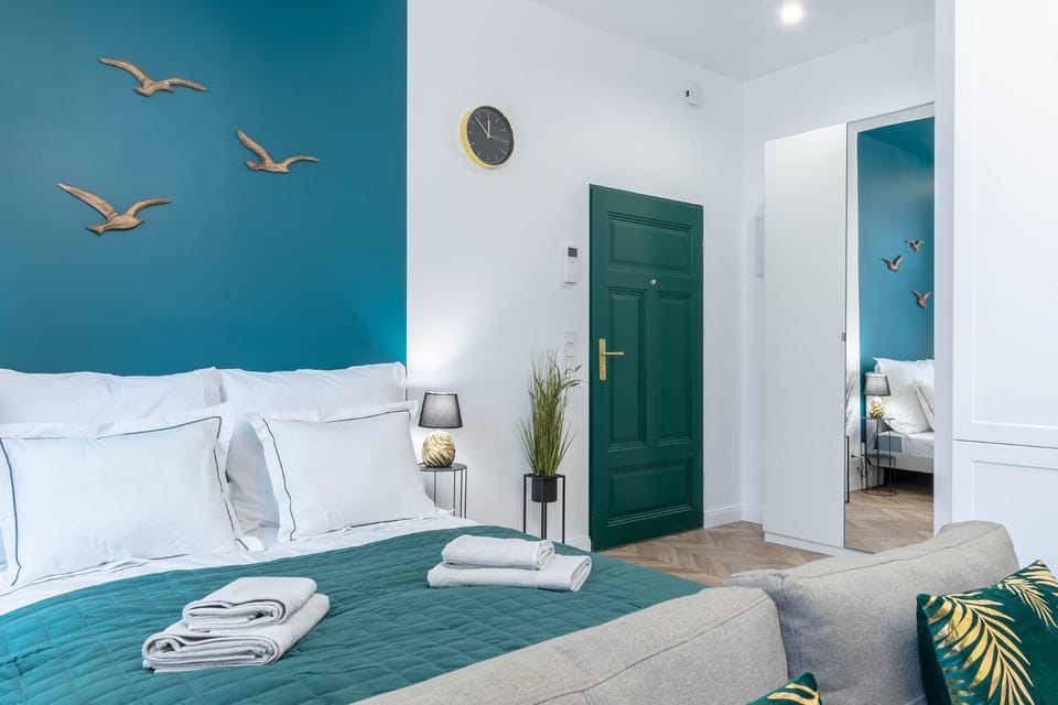 Bed, Bedroom, towels, wardrobe