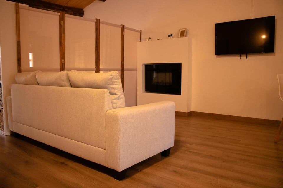Communal lounge/ TV room, TV and multimedia, Living room