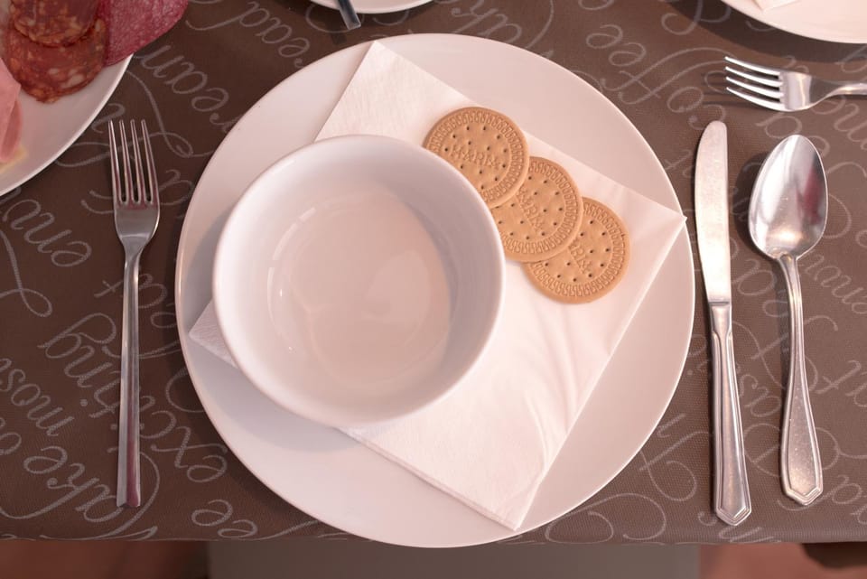 Restaurant/places to eat, Breakfast, Buffet breakfast