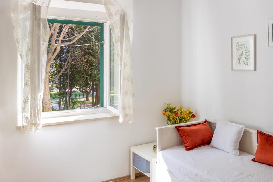 Property building, Photo of the whole room