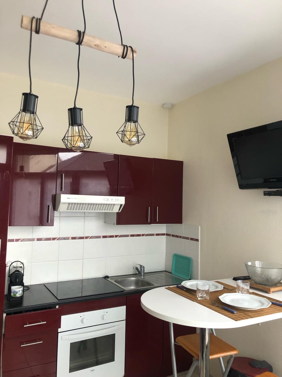 Kitchen or kitchenette, Dining area, minibar, pet friendly, stove