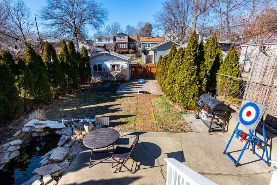Luxe Highlands Home! King BR~Fire Pit~Yard Games House in Jefferson County