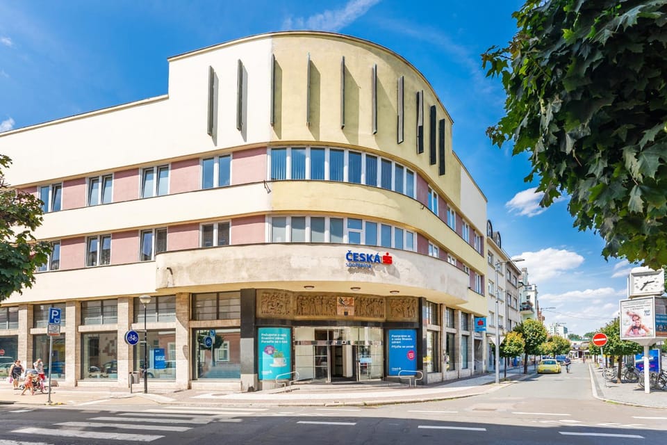 Property building, Location