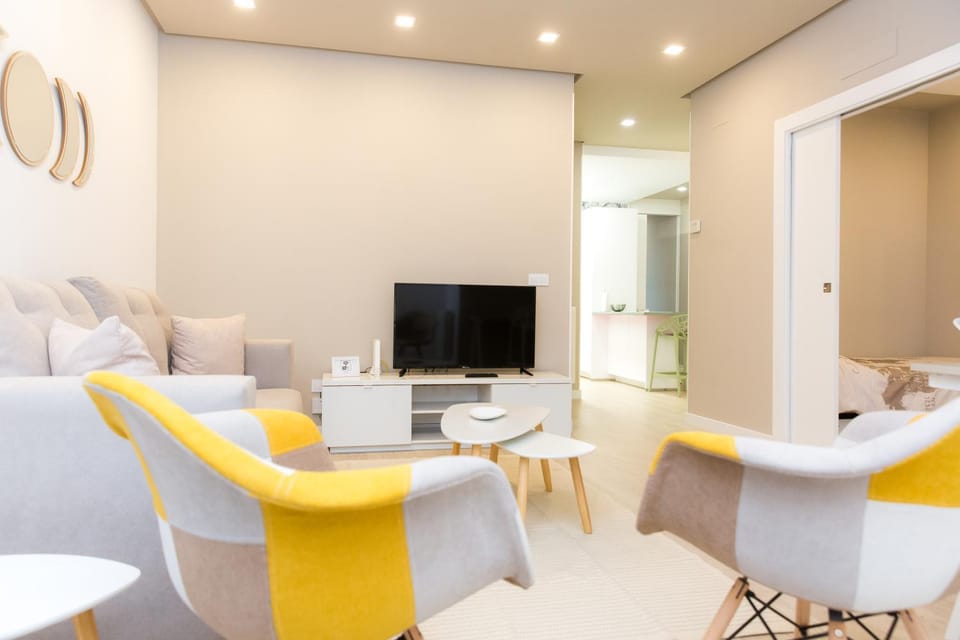 Communal lounge/ TV room, TV and multimedia, Living room, Seating area, Evening entertainment
